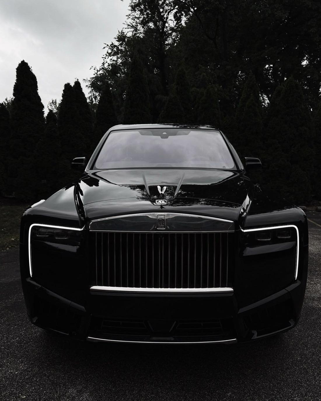 Rolls-Royce Cullinan, front